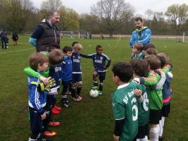 Vor dem Spiel: Die Kids des VfB und vom SVA
